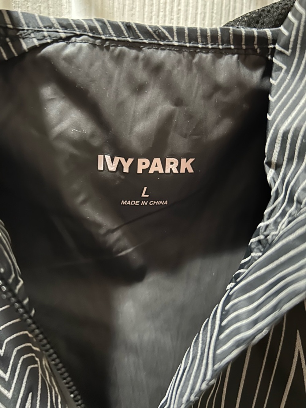 Like New Ivy Park Sleeveless Hooded Reflective Jacket Size L - Picture 8 of 8